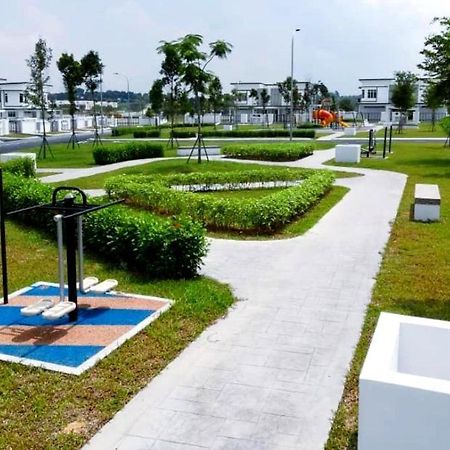 Johor Desaru Beach Bungalow Villas Kangkar Chemaran Eksteriør billede