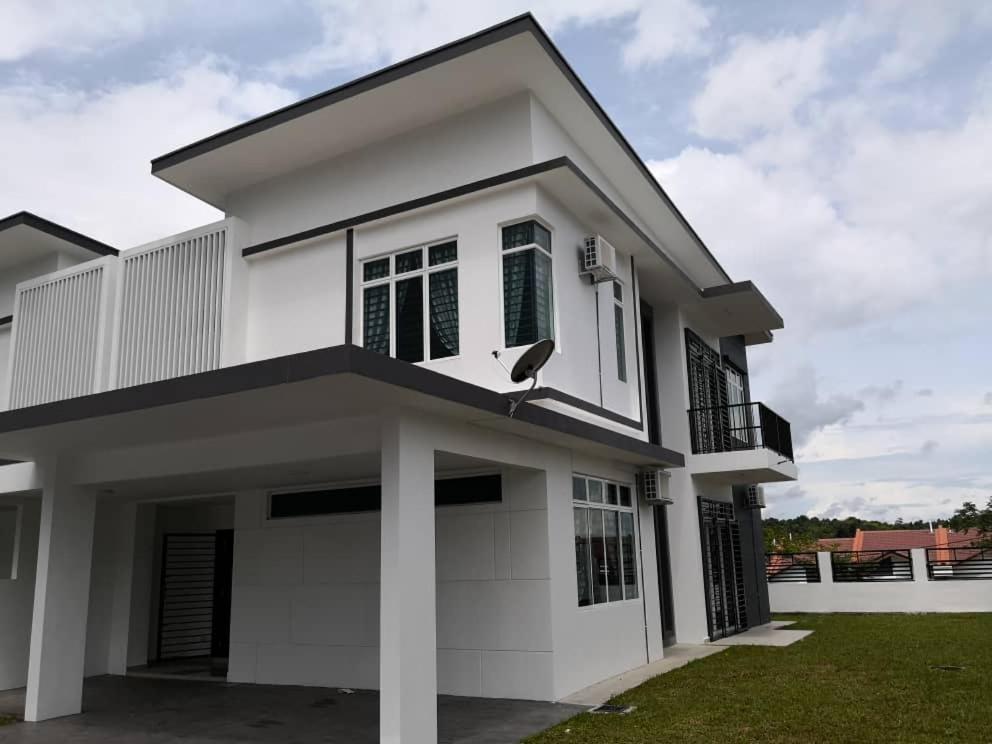 Johor Desaru Beach Bungalow Villas Kangkar Chemaran Eksteriør billede